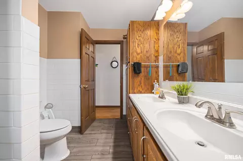Bath - 4304 S Arn Ct, Mapleton, IL 61547 photo 3 of 3