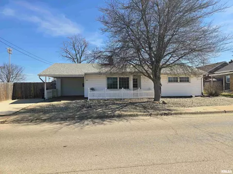815 N 1st Ave, Canton, IL 61520