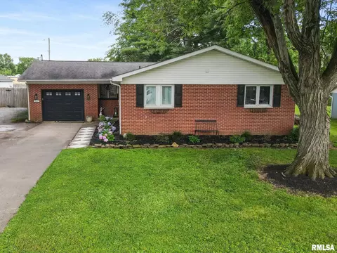 809 Dogwood Ln, Marion, IL 62959