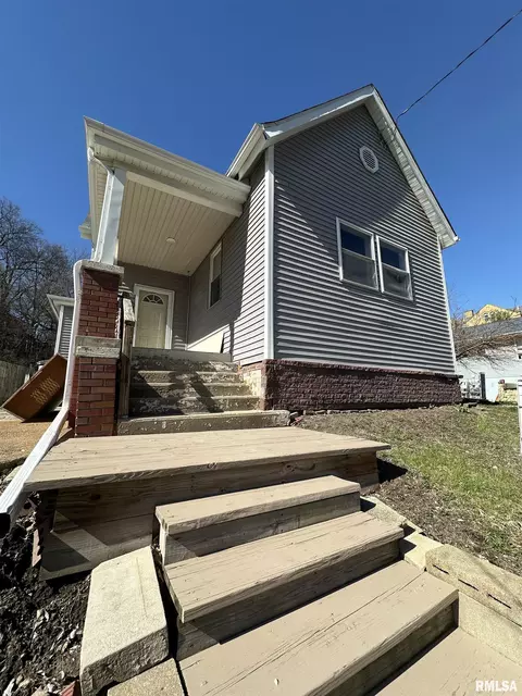 1213 NE Glendale Ave, Peoria, IL 61603