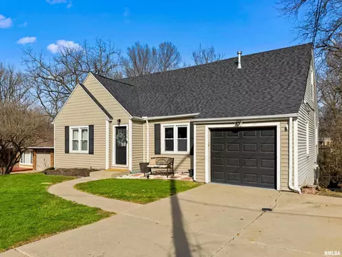 5019 N Edgebrook Dr, Peoria, IL 61614