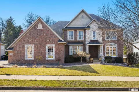 6531 N Greenwich Pl, Peoria, IL 61615