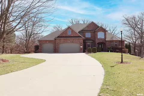 6800 N Stonecrest Ct, Peoria, IL 61615