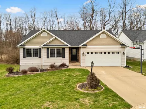 1950 English Oak, Washington, IL 61571