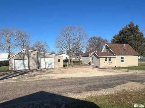 103 N 3rd St, Secor, IL 61771