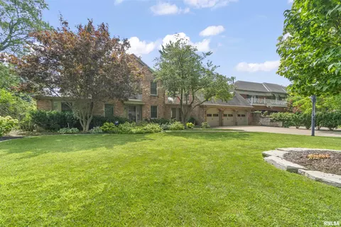 5934 N Elm Ln, Peoria, IL 61614