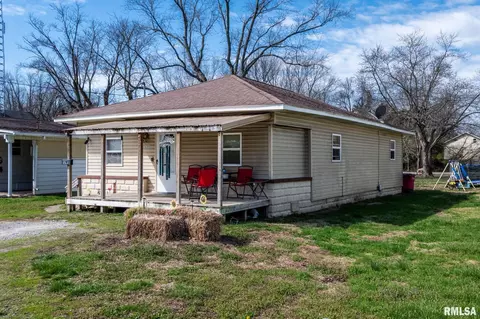 525 Halliday Ave, Du Quoin, IL 62832