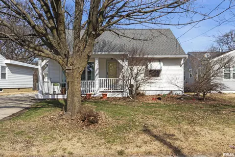 18 Lauterbach Dr, Bartonville, IL 61607