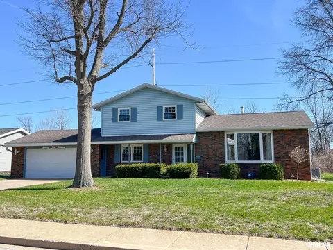 7200 N Manning Dr, Peoria, IL 61614
