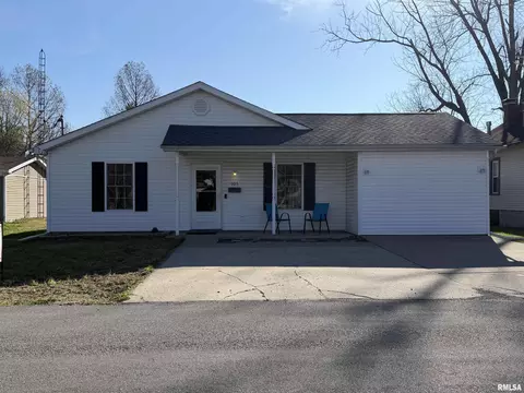 905 N Granite St, Marion, IL 62959