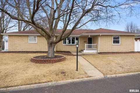 1500 Highwood Ave, Pekin, IL 61554