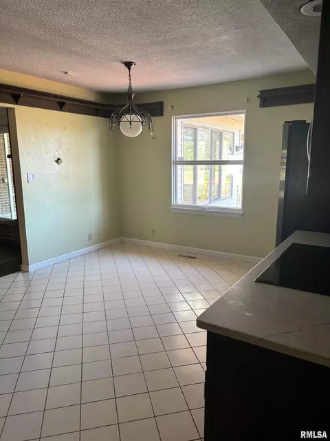 Dining - 3 Brock Ln, Murphysboro, IL 62966 photo 1 of 2