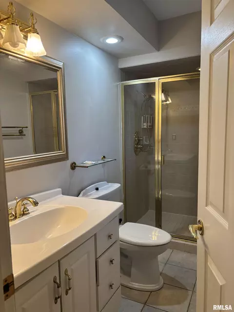 Bath - 3 Brock Ln, Murphysboro, IL 62966 photo 1 of 4