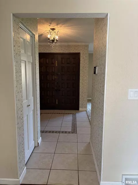 Entry Way - 3 Brock Ln, Murphysboro, IL 62966 photo 1 of 1