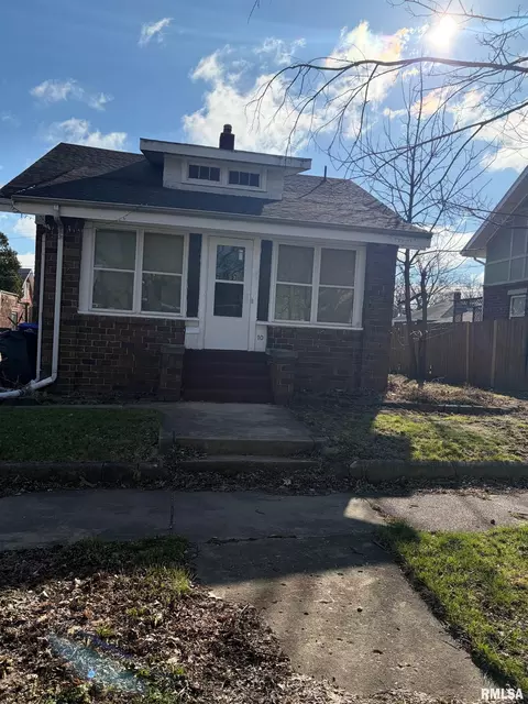 10 Berenz Pl, Bloomington, IL 61701