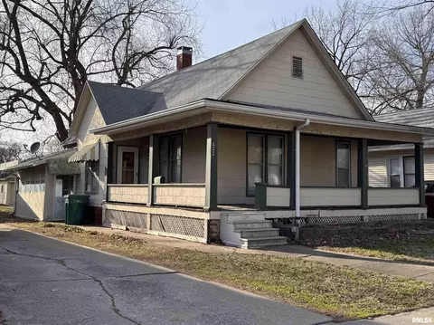 422 N Randolph St, Macomb, IL 61455