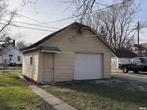 Exterior - 422 N Randolph St, Macomb, IL 61455 photo 4 of 4