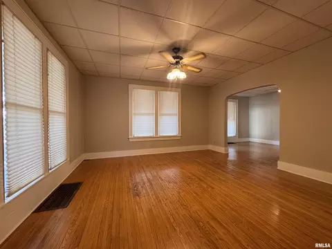 Living - 422 N Randolph St, Macomb, IL 61455 photo 2 of 4