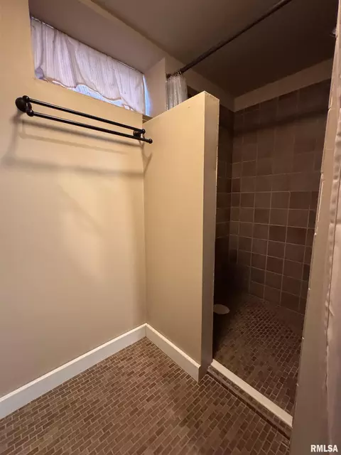 Bath - 422 N Randolph St, Macomb, IL 61455 photo 2 of 2