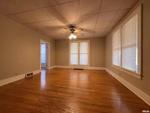 Living - 422 N Randolph St, Macomb, IL 61455 photo 1 of 4