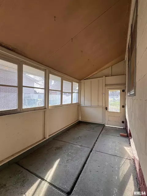 Exterior - 422 N Randolph St, Macomb, IL 61455 photo 2 of 4