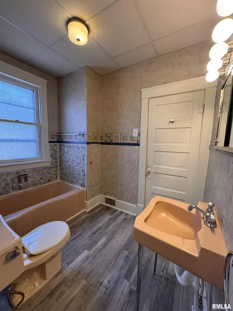 Bath - 422 N Randolph St, Macomb, IL 61455 photo 1 of 2
