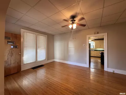Living - 422 N Randolph St, Macomb, IL 61455 photo 3 of 4
