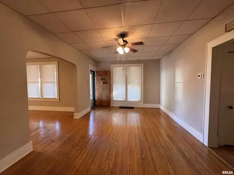 Living - 422 N Randolph St, Macomb, IL 61455 photo 4 of 4