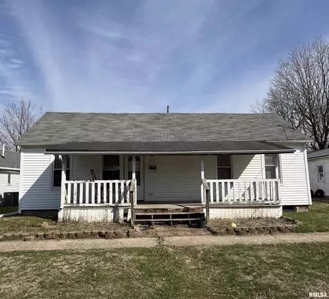 723 S 3rd Ave, Canton, IL 61520