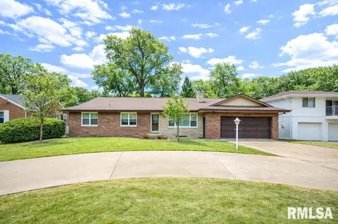 5209 N Prospect Rd, Peoria Heights, IL 61616
