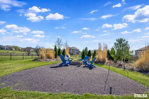 Exterior - 3000 W Saddle Creek Dr, Dunlap, IL 61525 photo 3 of 14