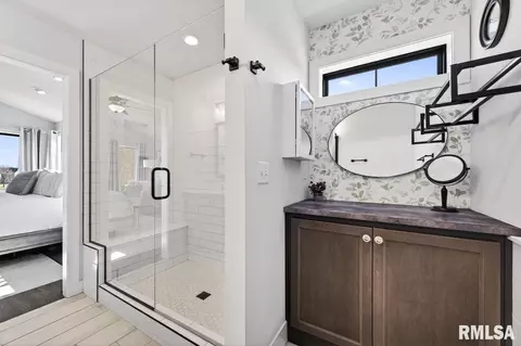 Bath - 3000 W Saddle Creek Dr, Dunlap, IL 61525 photo 3 of 5