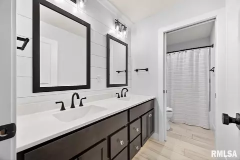 Bath - 3000 W Saddle Creek Dr, Dunlap, IL 61525 photo 4 of 5