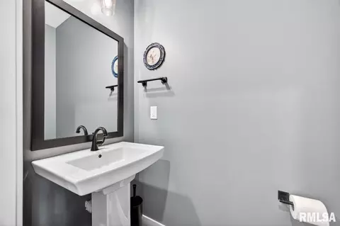 Bath - 3000 W Saddle Creek Dr, Dunlap, IL 61525 photo 1 of 5