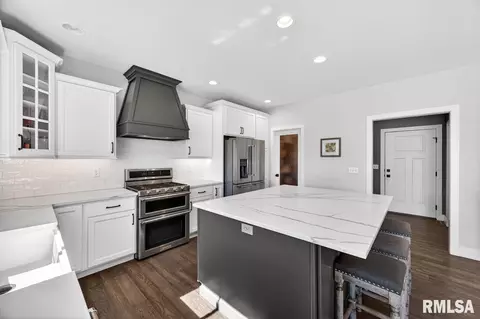 Kitchen - 3000 W Saddle Creek Dr, Dunlap, IL 61525 photo 2 of 4