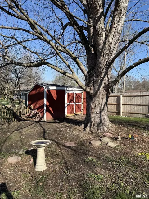Exterior - 820 Jamie Ln, Macomb, IL 61455 photo 1 of 3