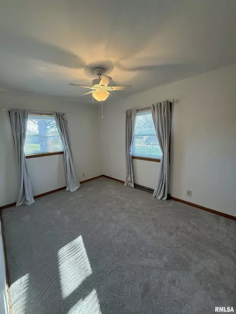 Bedroom - 820 Jamie Ln, Macomb, IL 61455 photo 4 of 6