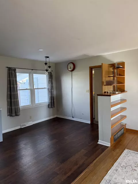 Living - 820 Jamie Ln, Macomb, IL 61455 photo 1 of 2