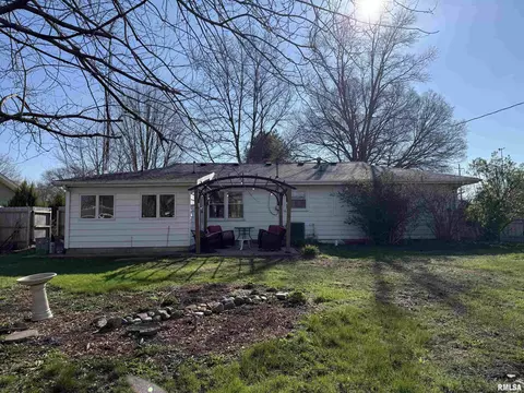 Exterior - 820 Jamie Ln, Macomb, IL 61455 photo 3 of 3