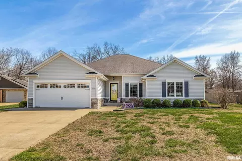 206 Excalibur Dr, Carterville, IL 62918