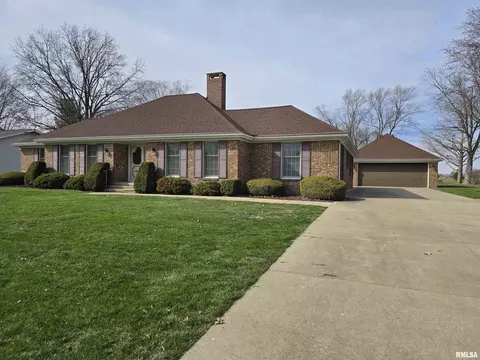 145 Ingersoll Blvd, Canton, IL 61520