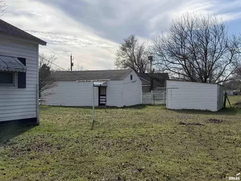Exterior - 101 N 32nd St, Herrin, IL 62948 photo 5 of 5