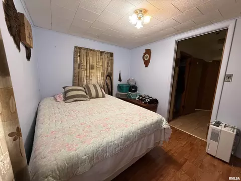Bedroom - 101 N 32nd St, Herrin, IL 62948 photo 4 of 4