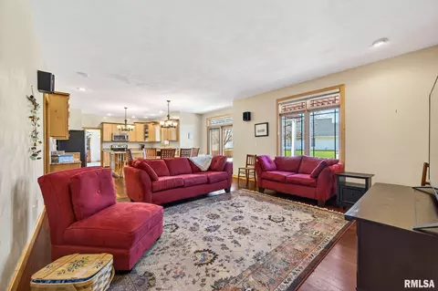 Living - 709 Marcus Ct, Chillicothe, IL 61523 photo 4 of 4