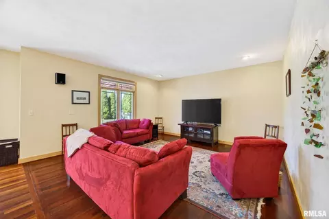 Living - 709 Marcus Ct, Chillicothe, IL 61523 photo 3 of 4