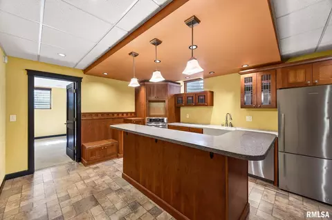 Kitchen - 709 Marcus Ct, Chillicothe, IL 61523 photo 5 of 8