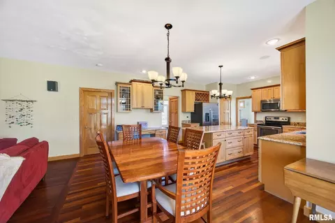 Dining - 709 Marcus Ct, Chillicothe, IL 61523 photo 2 of 2