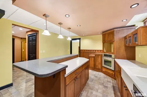 Kitchen - 709 Marcus Ct, Chillicothe, IL 61523 photo 8 of 8