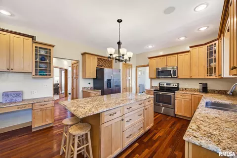 Kitchen - 709 Marcus Ct, Chillicothe, IL 61523 photo 3 of 8