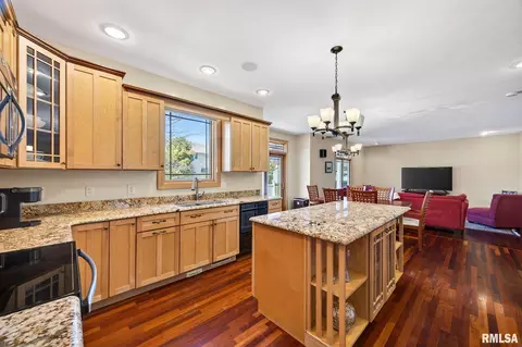 Kitchen - 709 Marcus Ct, Chillicothe, IL 61523 photo 1 of 8